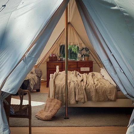 Idyllisk Glamping Rett Ved Elven Hotel Skien Eksteriør billede